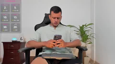 Snapshot of alex_tower chatting on 11, 10, 2025 Alex Towers online show from 11, 10, 2025