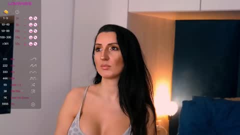Snapshot of alexa_clarks chatting on 5, 3, 2025 Alexa online show from 5, 3, 2025