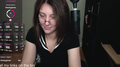 Snapshot of alexa_dream chatting on 11, 12, 2024 dont be afraid to click social media link its  working  just click on that  online show from 11, 12, 2024