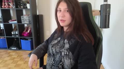 Snapshot of alexa_dream chatting on 10, 9, 2025 dont be afraid to click social media link its  working  just click on that  online show from 10, 9, 2025