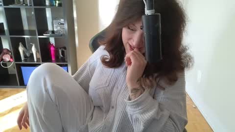 Snapshot of alexa_dream chatting on 22, 10, 2025 dont be afraid to click social media link its  working  just click on that  online show from 22, 10, 2025