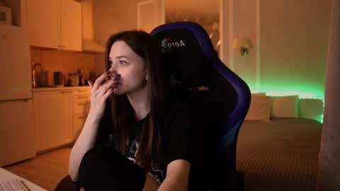 Snapshot of alexa_feels chatting on 8, 12, 2024 Little Duck homie online show from 8, 12, 2024