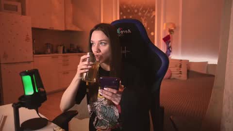 Snapshot of alexa_feels chatting on 22, 12, 2024 Little Duck homie online show from 22, 12, 2024