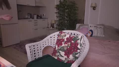 Snapshot of alexa_feels chatting on 19, 10, 2025 Little Duck homie online show from 19, 10, 2025