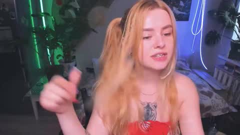 Snapshot of alexa_pirs chatting on 13, 10, 2025 alexa_pirs online show from 13, 10, 2025