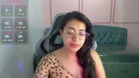 Snapshot of alexa_romero_t chatting on 8, 10, 2025 Alexandra online show from 8, 10, 2025