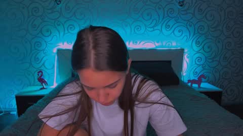 Snapshot of alexabarkley chatting on 12, 12, 2024 angel online show from 12, 12, 2024