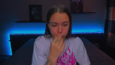Snapshot of alexabarkley chatting on 6, 1, 2025 angel online show from 6, 1, 2025