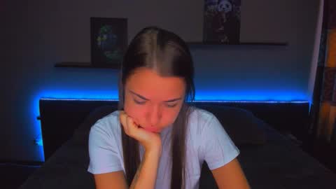 Snapshot of alexabarkley chatting on 15, 9, 2025 angel online show from 15, 9, 2025