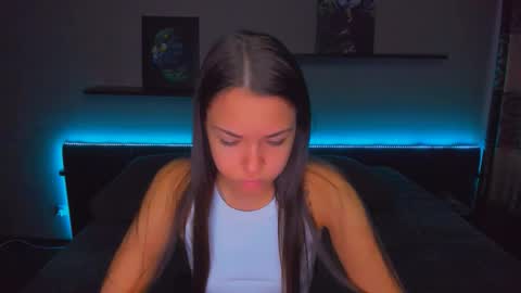 Snapshot of alexabarkley chatting on 10, 10, 2025 angel online show from 10, 10, 2025