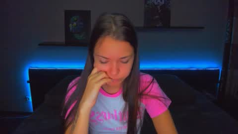 Snapshot of alexabarkley chatting on 23, 10, 2025 angel online show from 23, 10, 2025