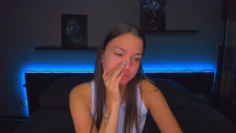 Snapshot of alexabarkley chatting on 27, 10, 2025 angel online show from 27, 10, 2025