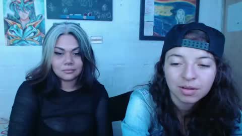 Snapshot of alexablu3 chatting on 1, 1, 2025 Alexa Blu3 online show from 1, 1, 2025