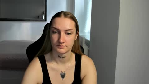 Snapshot of alexafragile chatting on 29, 9, 2025 Alexa online show from 29, 9, 2025