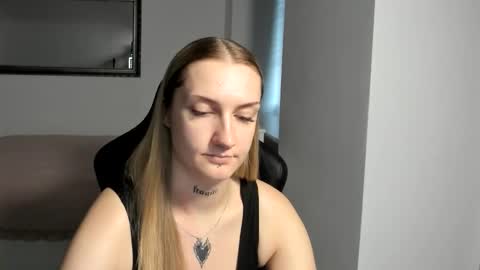 Snapshot of alexafragile chatting on 30, 9, 2025 Alexa online show from 30, 9, 2025