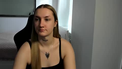 Snapshot of alexafragile chatting on 7, 10, 2025 Alexa online show from 7, 10, 2025