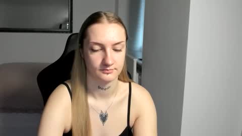 Snapshot of alexafragile chatting on 8, 10, 2025 Alexa online show from 8, 10, 2025