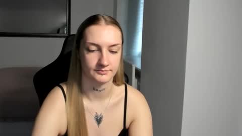 Snapshot of alexafragile chatting on 9, 10, 2025 Alexa online show from 9, 10, 2025