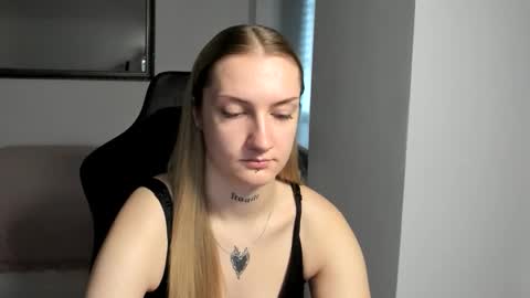 Snapshot of alexafragile chatting on 10, 10, 2025 Alexa online show from 10, 10, 2025