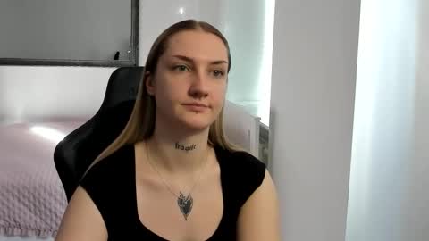 Snapshot of alexafragile chatting on 13, 10, 2025 Alexa online show from 13, 10, 2025