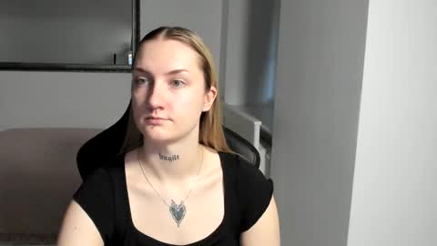 Snapshot of alexafragile chatting on 28, 10, 2025 Alexa online show from 28, 10, 2025