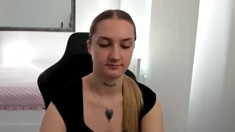 Snapshot of alexafragile chatting on 29, 10, 2025 Alexa online show from 29, 10, 2025