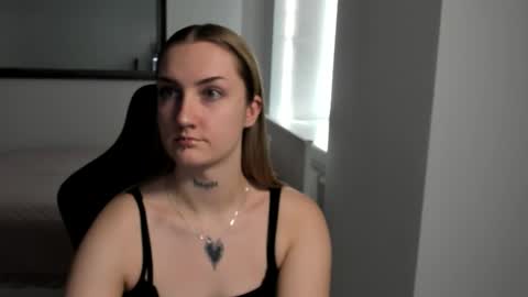 Snapshot of alexafragile chatting on 5, 11, 2025 Alexa online show from 5, 11, 2025