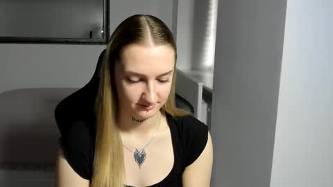 Snapshot of alexafragile chatting on 12, 11, 2025 Alexa online show from 12, 11, 2025