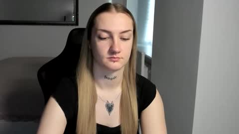 Snapshot of alexafragile chatting on 13, 11, 2025 Alexa online show from 13, 11, 2025