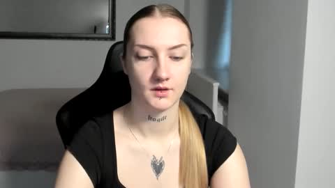 Snapshot of alexafragile chatting on 14, 11, 2025 Alexa online show from 14, 11, 2025