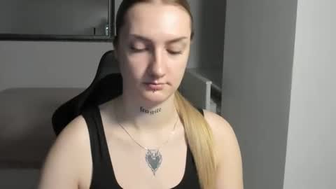 Snapshot of alexafragile chatting on 18, 11, 2025 Alexa online show from 18, 11, 2025