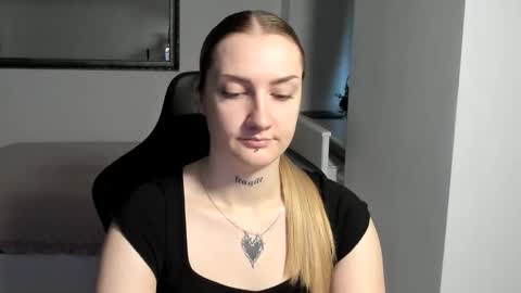 Snapshot of alexafragile chatting on 22, 11, 2025 Alexa online show from 22, 11, 2025