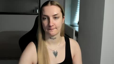 Snapshot of alexafragile chatting on 26, 11, 2025 Alexa online show from 26, 11, 2025