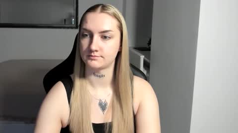 Snapshot of alexafragile chatting on 28, 11, 2025 Alexa online show from 28, 11, 2025