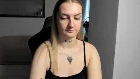 Snapshot of alexafragile chatting on 1, 12, 2025 Alexa online show from 1, 12, 2025