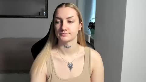 Snapshot of alexafragile chatting on 2, 12, 2025 Alexa online show from 2, 12, 2025