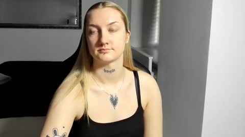 Snapshot of alexafragile chatting on 16, 12, 2025 Alexa online show from 16, 12, 2025