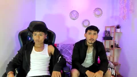 chicos hot online show from 5, 10, 2025