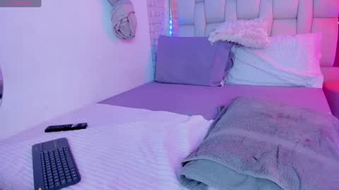 Alexandra Miller online show from 14, 1, 2025