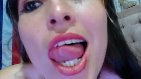 alexandrasaen online show from 10, 6, 2026