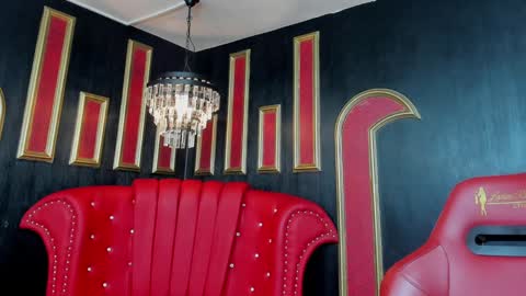 Alexiaa  Online 1430 to 2100 GMT-5 online show from 4, 2, 2025