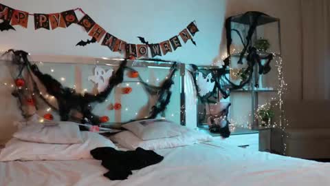 Alexina online show from 19, 10, 2025