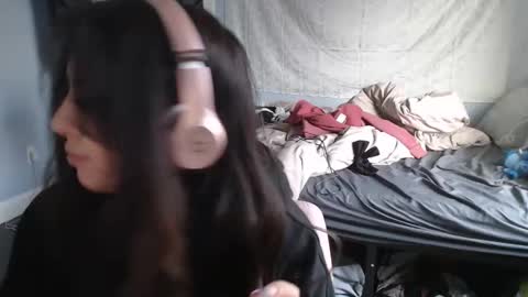 Snapshot of alexislove8 chatting on 28, 10, 2025 alexislove8 online show from 28, 10, 2025