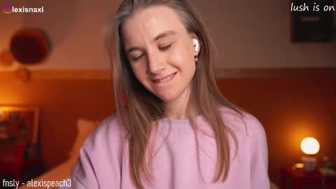 Snapshot of alexispeach chatting on 5, 3, 2025 Alexis-- online show from 5, 3, 2025