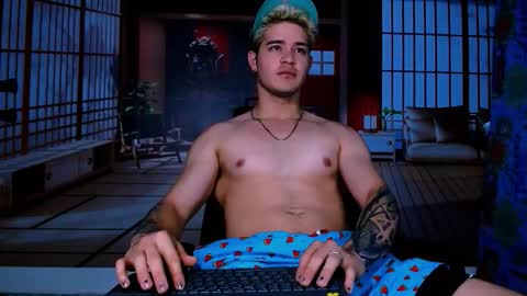 Snapshot of alexpierss chatting on 12, 11, 2025 Alex online show from 12, 11, 2025