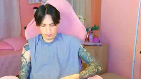 Snapshot of alexxone_ chatting on 19, 10, 2025 Alex online show from 19, 10, 2025