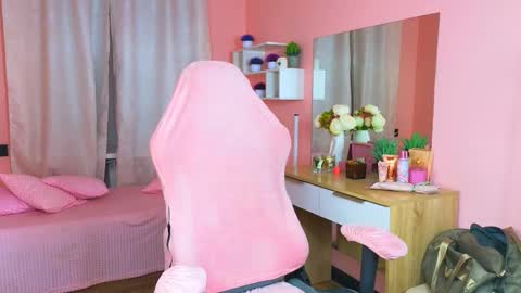 Snapshot of alexxone_ chatting on 21, 10, 2025 Alex online show from 21, 10, 2025