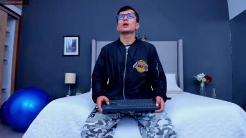 Alexo Rossie online show from 22, 2, 2025