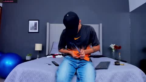 Alexo Rossie online show from 11, 3, 2025