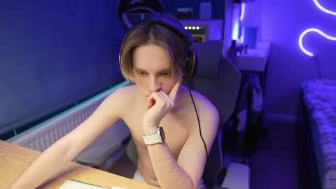 Snapshot of alexycutie chatting on 26, 4, 2026 Alexycutie online show from 26, 4, 2026